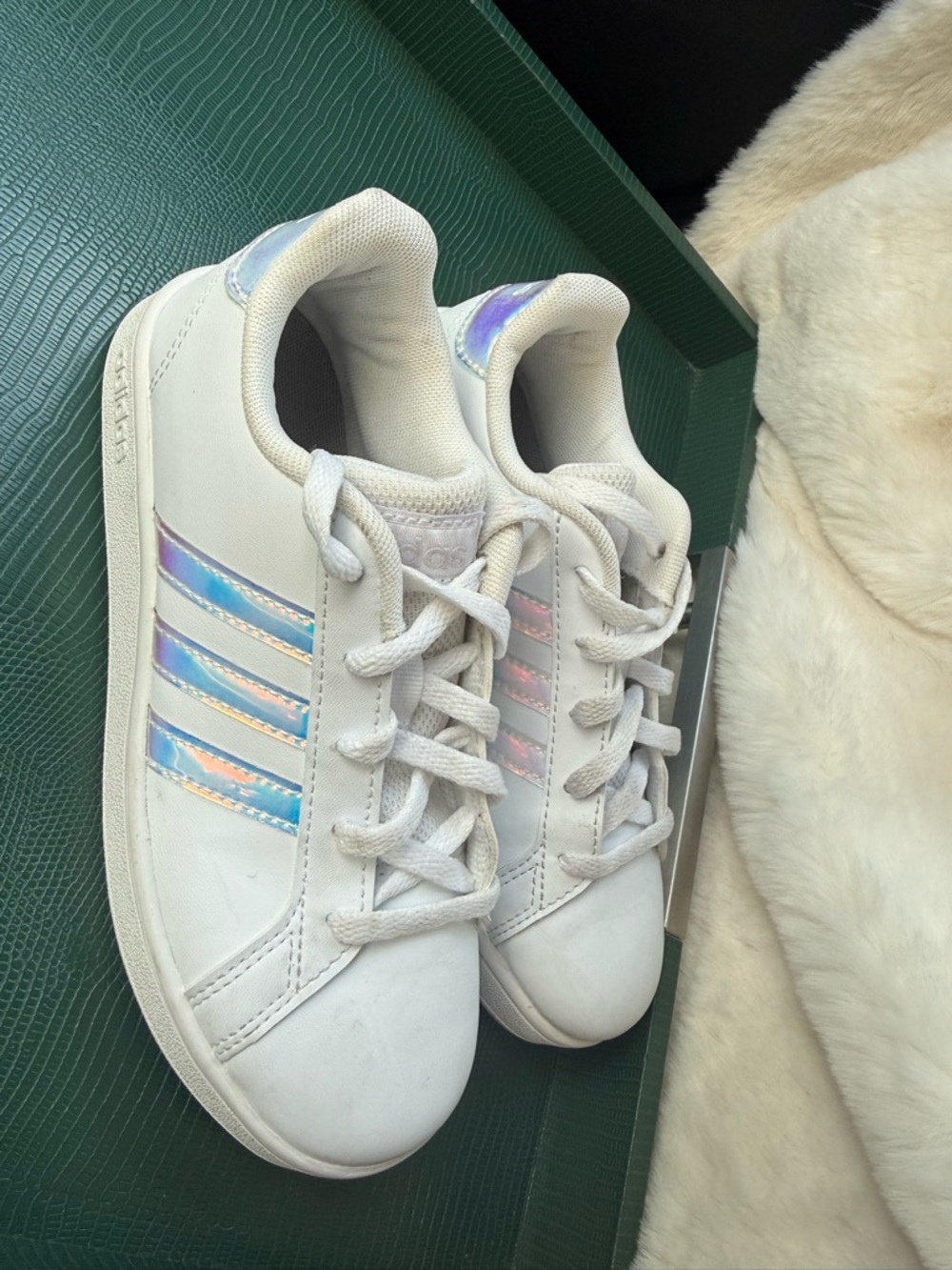 Adidas Grand Court 2.0 Girls Size 1 White Iridescent Stripes Barely Worn